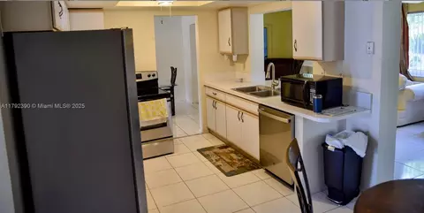 Kitchen - 4701 NW 43rd Ave, Tamarac, FL 33319 photo 2 of 2