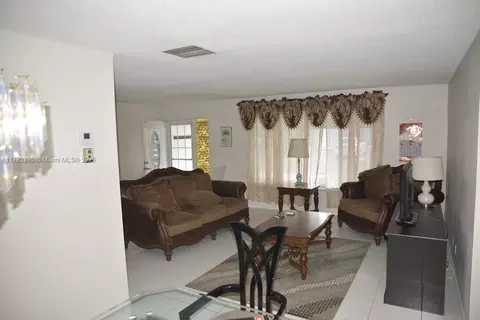 Living - 4701 NW 43rd Ave, Tamarac, FL 33319 photo 2 of 2