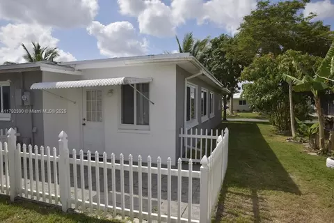 Exterior - 4701 NW 43rd Ave, Tamarac, FL 33319 photo 2 of 2