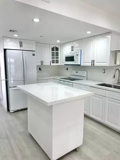 12025 SW 10th St #204, Miami, FL 33184