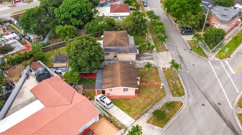 171 Curtiss Dr, Hialeah, FL 33010 photo 3