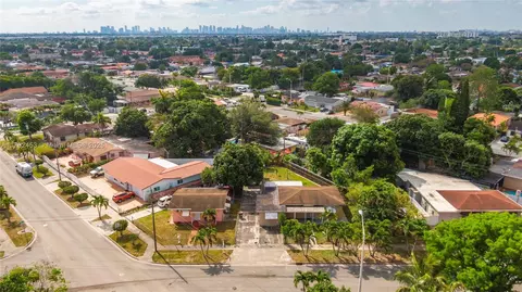 171 Curtiss Dr, Hialeah, FL 33010 photo 4