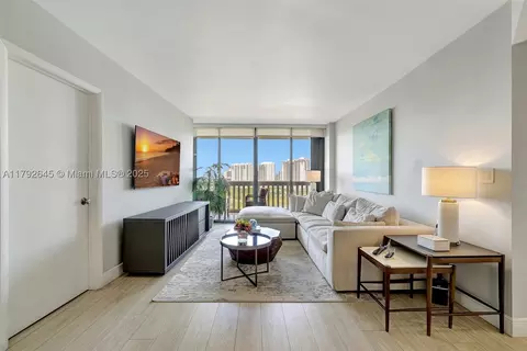 1000 Island Blvd #1805, Aventura, FL 33160