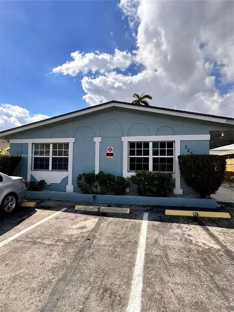 725 NW 4th Ave, Fort Lauderdale, FL 33311