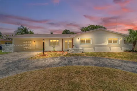 851 NW 203rd St, Miami Gardens, FL 33169