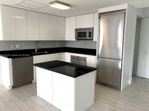 92 SW 3rd St #3903, Miami, FL 33130