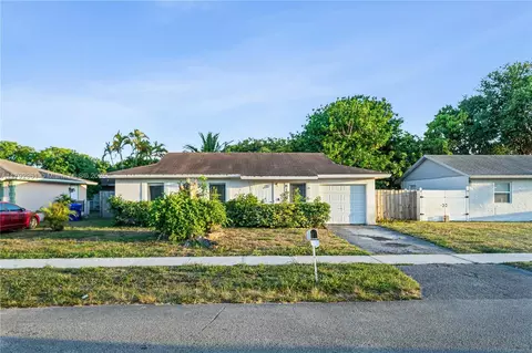 8170 SW 5th St, North Lauderdale, FL 33068
