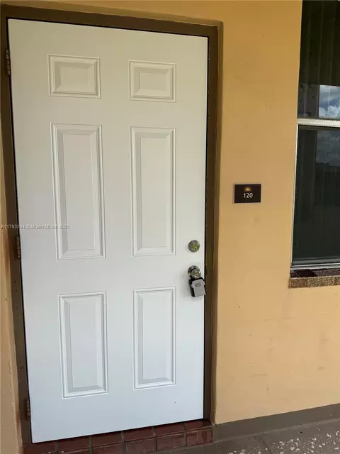 9121 Sunrise Lakes Blvd #120, Sunrise, FL 33322