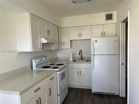 1150 Atlantic Shores Blvd #606, Hallandale Beach, FL 33009