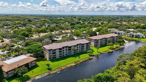 2660 N Carambola Cir N #303, Coconut Creek, FL 33066