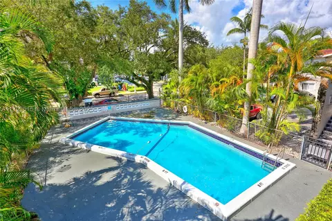 95 Edgewater Dr #206, Coral Gables, FL 33133