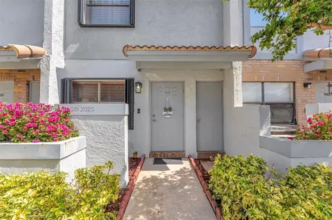 9829 Riverside Dr #42-6, Coral Springs, FL 33071