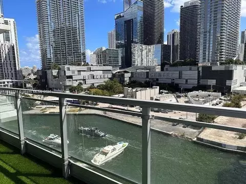 92 SW 3rd St #1105, Miami, FL 33130