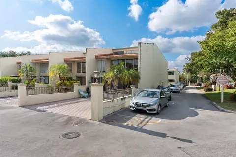 741 E Coco Plum Cir #8, Plantation, FL 33324