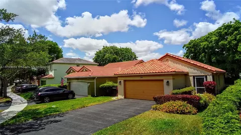 1583 Presidio Dr, Weston, FL 33327