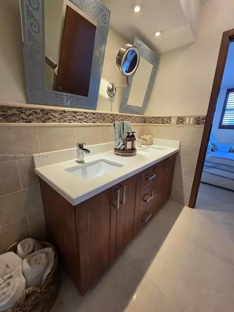 Bath - 9225 Collins Ave #1409, Surfside, FL 33154 photo 1 of 5
