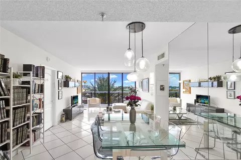 Dining - 9455 Collins Ave #603, Surfside, FL 33154 photo 2 of 3