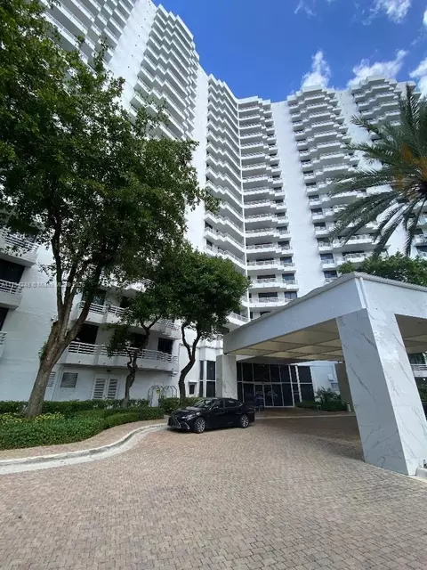 3300 NE 192nd St #612, Aventura, FL 33180