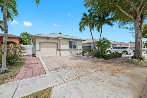 7045 SW 161 Pl, Miami, FL 33193