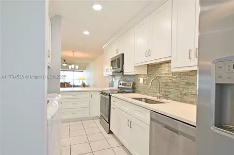 1720 NW 19th Ter #203, Delray Beach, FL 33445