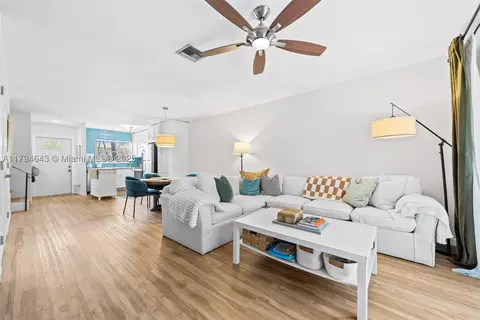 450 SE 7th St #234, Dania Beach, FL 33004
