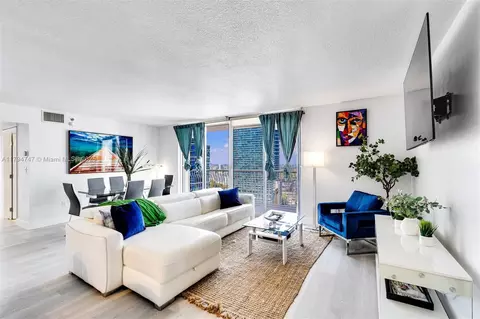 1200 Brickell Bay Dr #2923, Miami, FL 33131