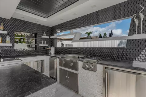 2901 Village Green Dr, Miami, FL 33175