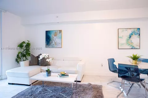 170 SE 14th St #1605, Miami, FL 33131