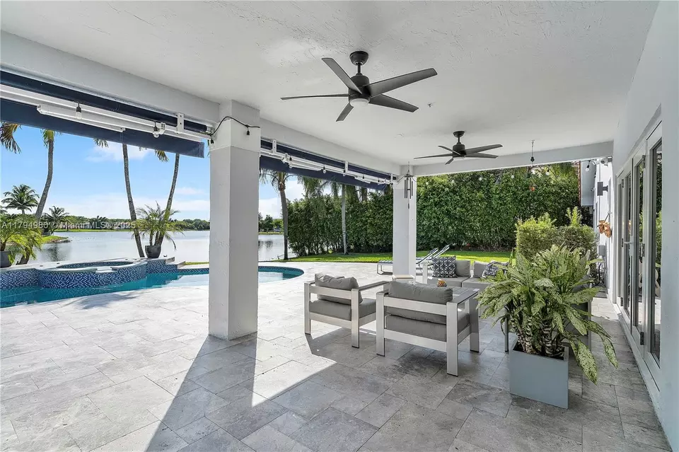 Exterior - 20230 NW 7th St, Pembroke Pines, FL 33029 photo 10 of 12