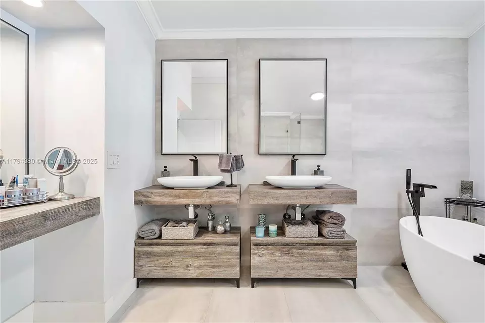 Bath - 20230 NW 7th St, Pembroke Pines, FL 33029 photo 6 of 12