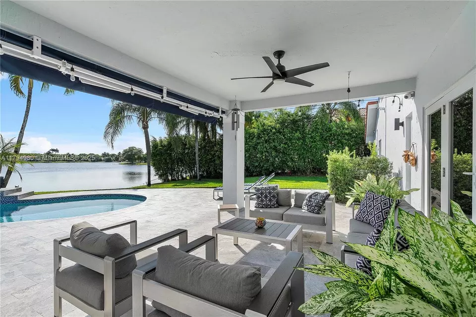 Exterior - 20230 NW 7th St, Pembroke Pines, FL 33029 photo 9 of 12
