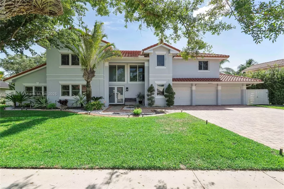 Exterior - 20230 NW 7th St, Pembroke Pines, FL 33029 photo 6 of 12