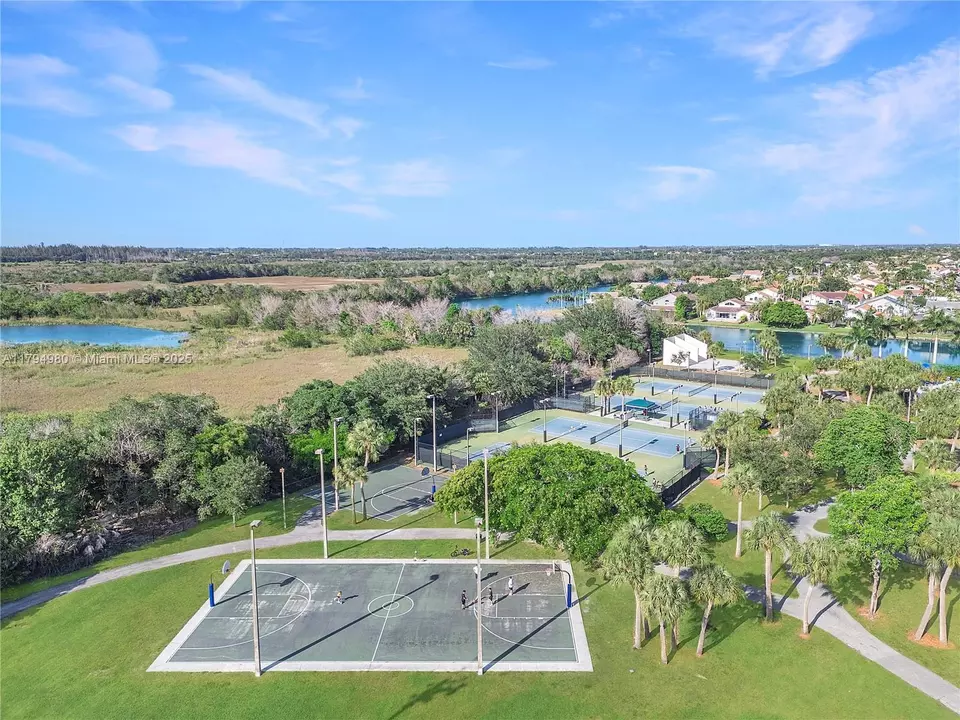 View/Area - 20230 NW 7th St, Pembroke Pines, FL 33029 photo 7 of 9