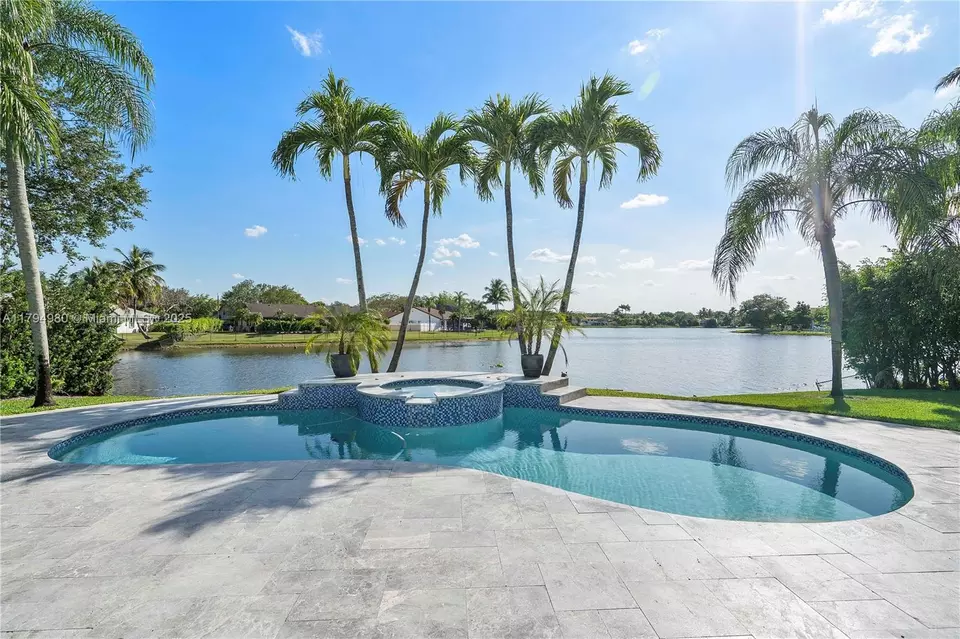 Exterior - 20230 NW 7th St, Pembroke Pines, FL 33029 photo 11 of 12