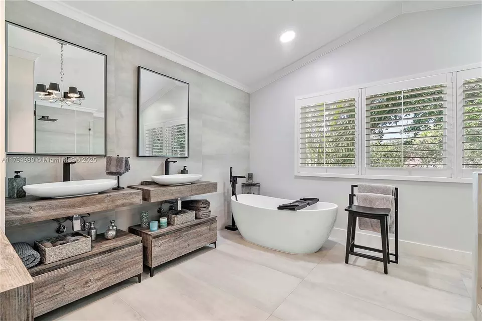 Bath - 20230 NW 7th St, Pembroke Pines, FL 33029 photo 5 of 12