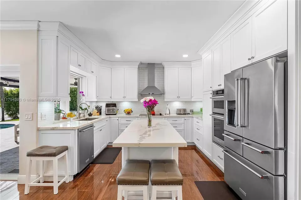 Kitchen - 20230 NW 7th St, Pembroke Pines, FL 33029 photo 2 of 7