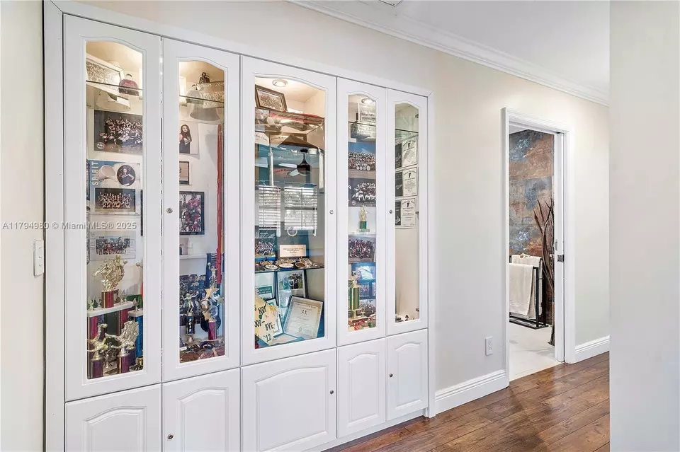 Entry Way - 20230 NW 7th St, Pembroke Pines, FL 33029 photo 5 of 6