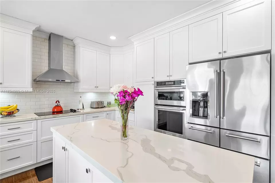 Kitchen - 20230 NW 7th St, Pembroke Pines, FL 33029 photo 4 of 7