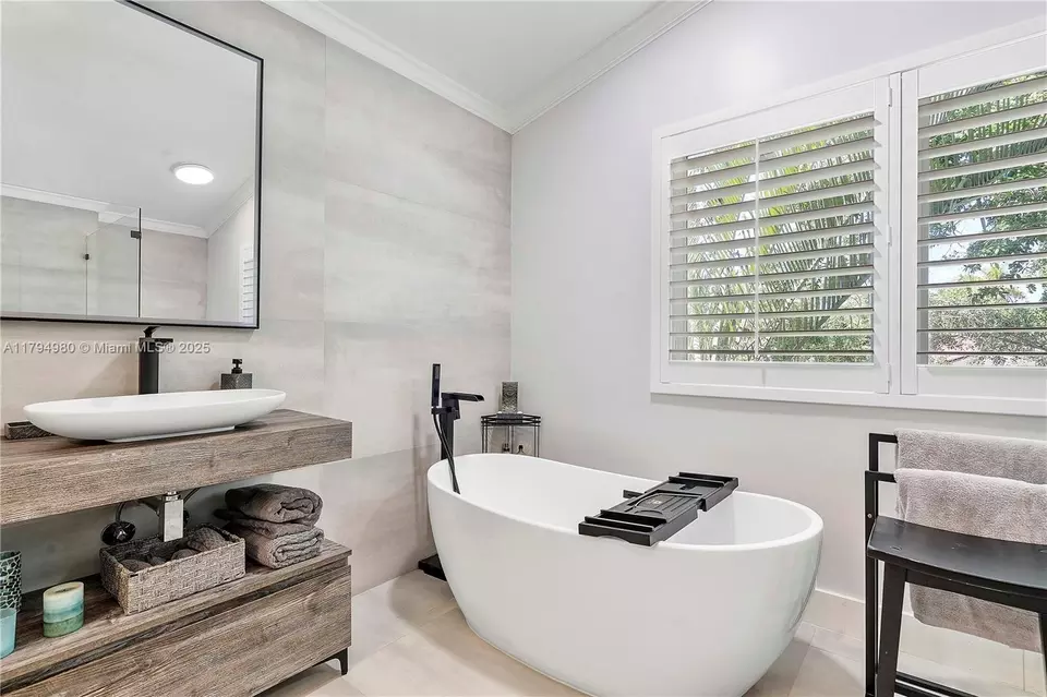Bath - 20230 NW 7th St, Pembroke Pines, FL 33029 photo 8 of 12
