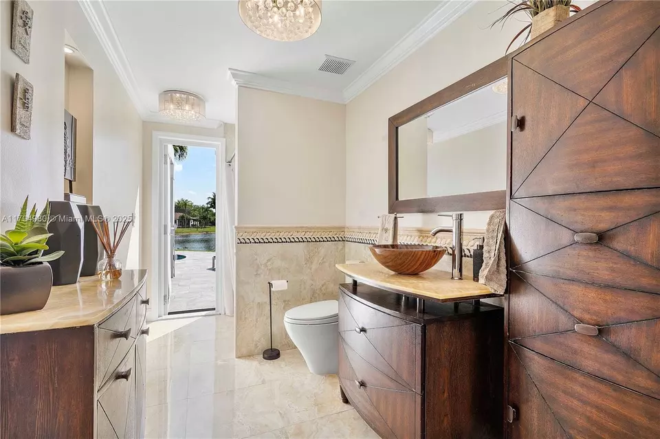 Bath - 20230 NW 7th St, Pembroke Pines, FL 33029 photo 2 of 12