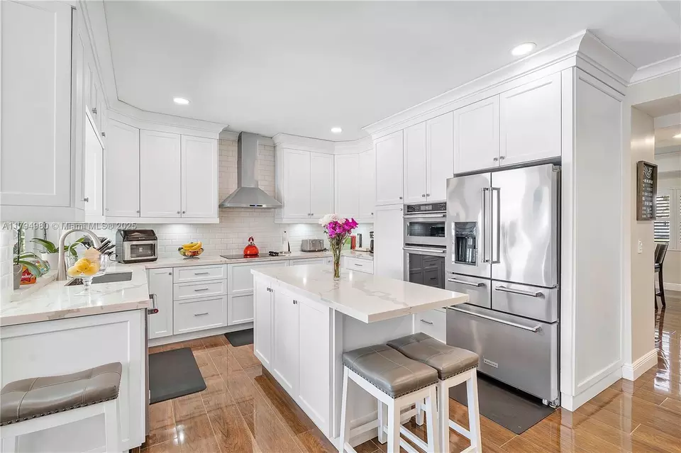 Kitchen - 20230 NW 7th St, Pembroke Pines, FL 33029 photo 3 of 7