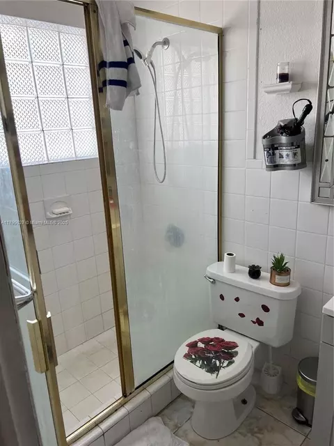 240 E 39th St, Hialeah, FL 33013 photo 7