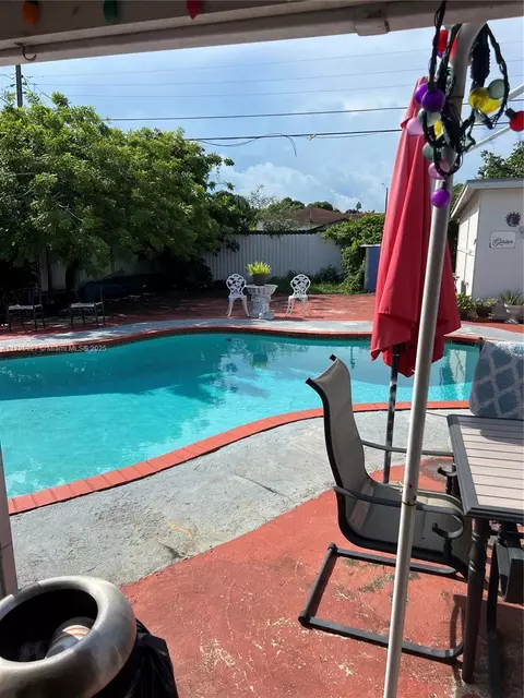 240 E 39th St, Hialeah, FL 33013 photo 10