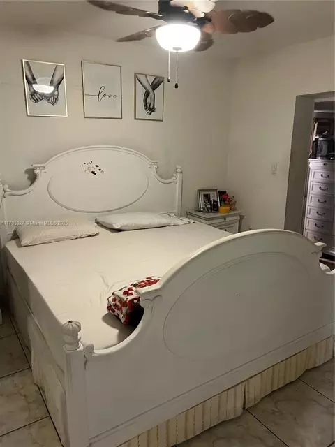 240 E 39th St, Hialeah, FL 33013 photo 5