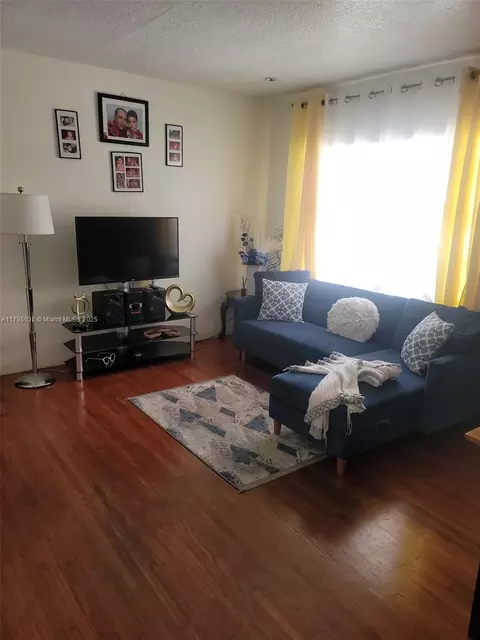 360 W 53rd Ter, Hialeah, FL 33012 photo 2