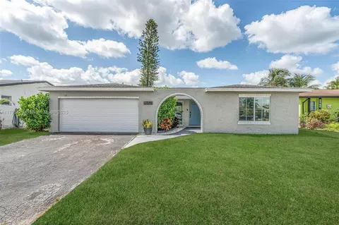 9652 NW 19th Pl, Sunrise, FL 33322
