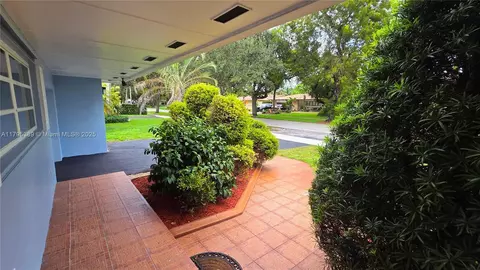 Exterior - 14020 Alamanda Ave, Miami Lakes, FL 33014 photo 1 of 2