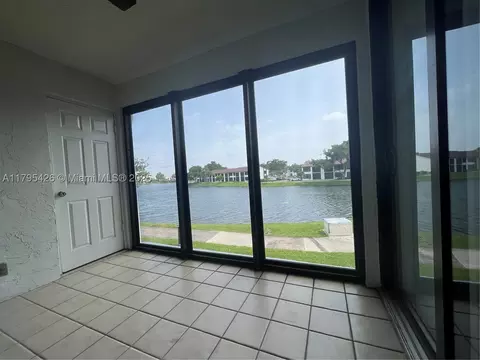203 Lake Pointe Dr #208, Oakland Park, FL 33309