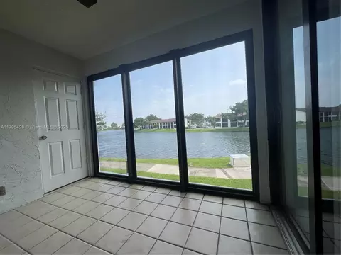 203 Lake Pointe Dr #208, Oakland Park, FL 33309
