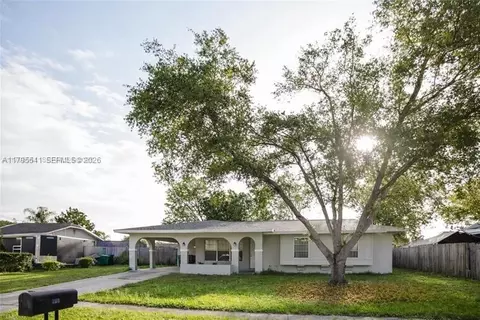 323 NE Midfield Ln, Port Saint Lucie, FL 34983